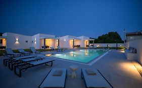 Venti Apartments With Swimming Pool And Private Parking